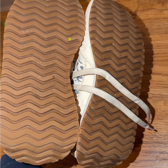 New Balance Cream and Gray Women's Athletic Shoes - Picture 4 of 5